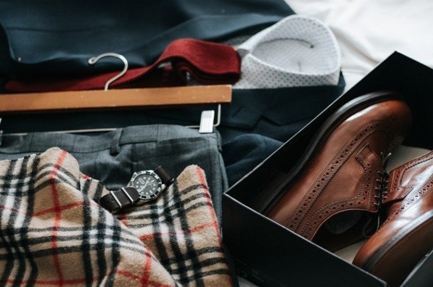 A Guide to Benefits When Changing Jobs Depicts Men's Interview Clothing